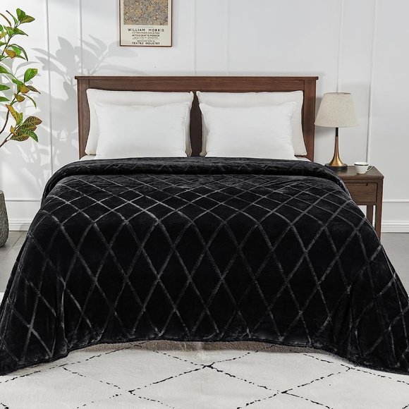 Black King Size Bed Plush Diamond Textured Soft Velvety Velour Blanket Goth New - Picture 3 of 11